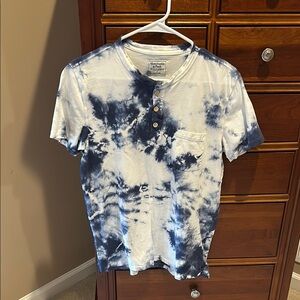American Eagle Blue Tie-Dye Henley Shirt, size small, front pocket, 3 buttons